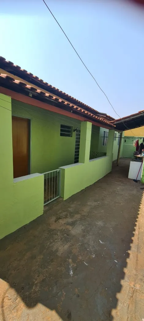 Casa de fundo com 2 quartos para alugar no bairro Vila Tibério, 50,74 m², em Ribeirão Preto